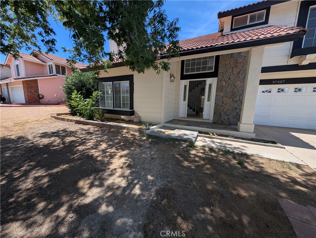 37427 Greenwich Court Property Photo 2