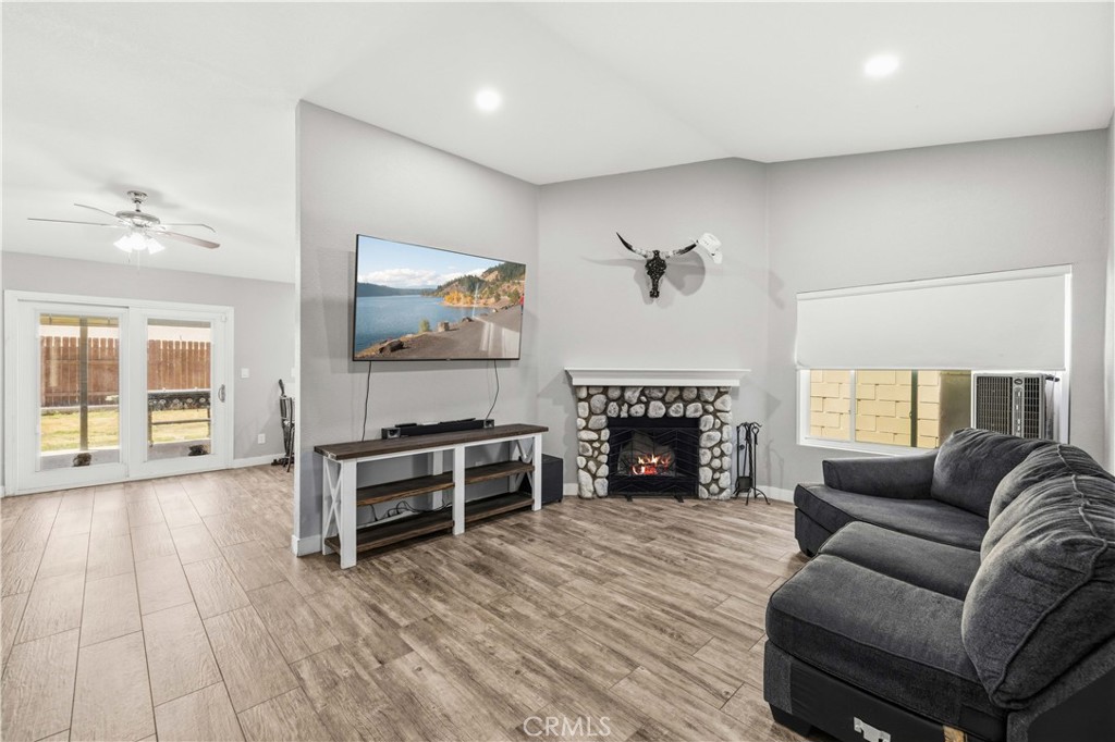 2050 Matthew Avenue Property Photo 2