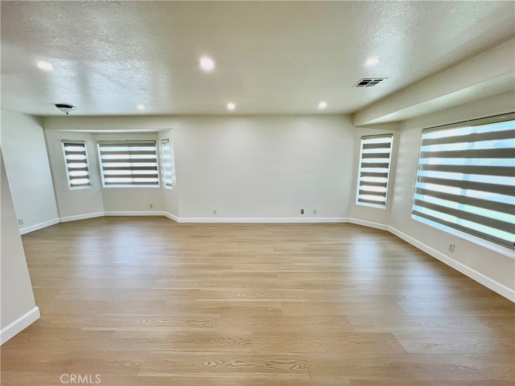 759 E Avenue J6 Property Photo 8