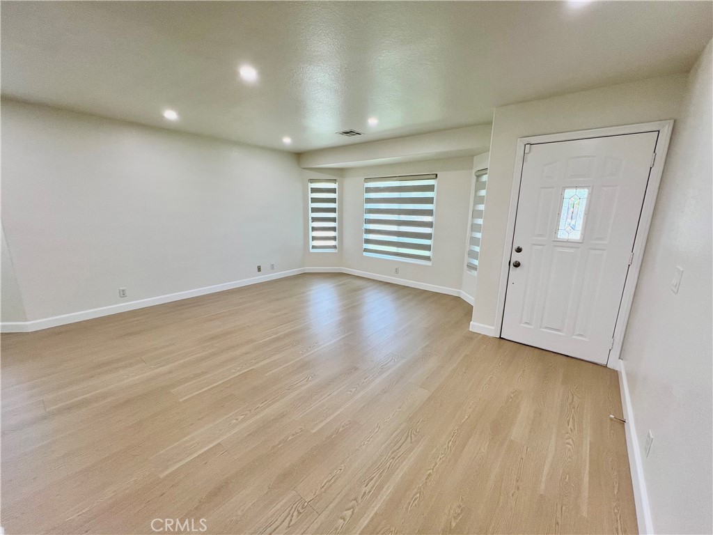 759 E Avenue J6 Property Photo 9
