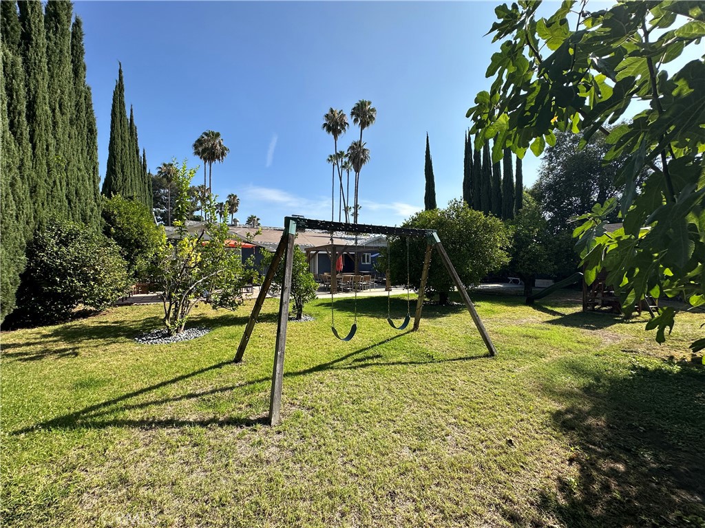15742 Vose Property Photo 2