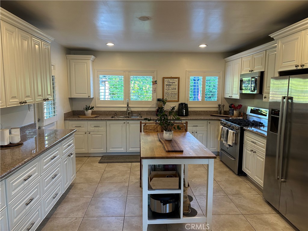 15742 Vose Property Photo 12