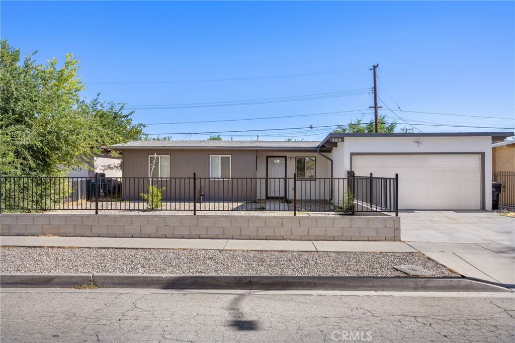 709 W Avenue H12 Property Photo 1