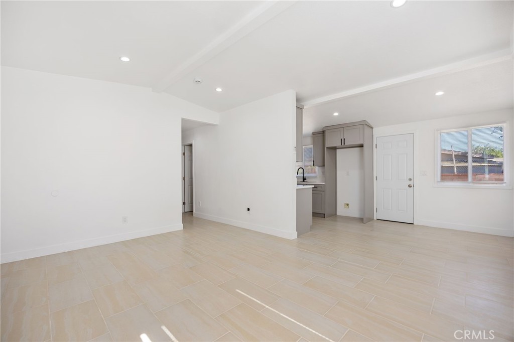 709 W Avenue H12 Property Photo 4