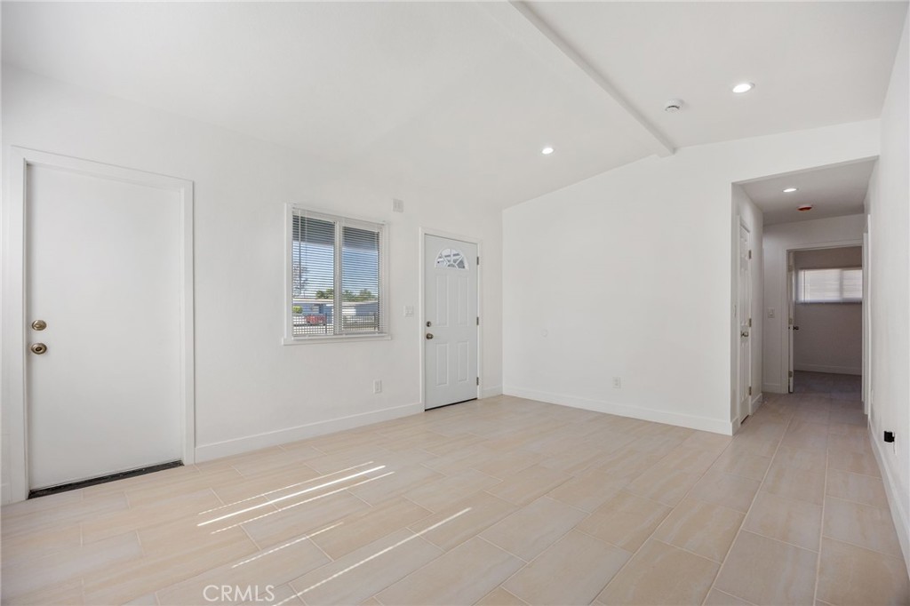 709 W Avenue H12 Property Photo 5
