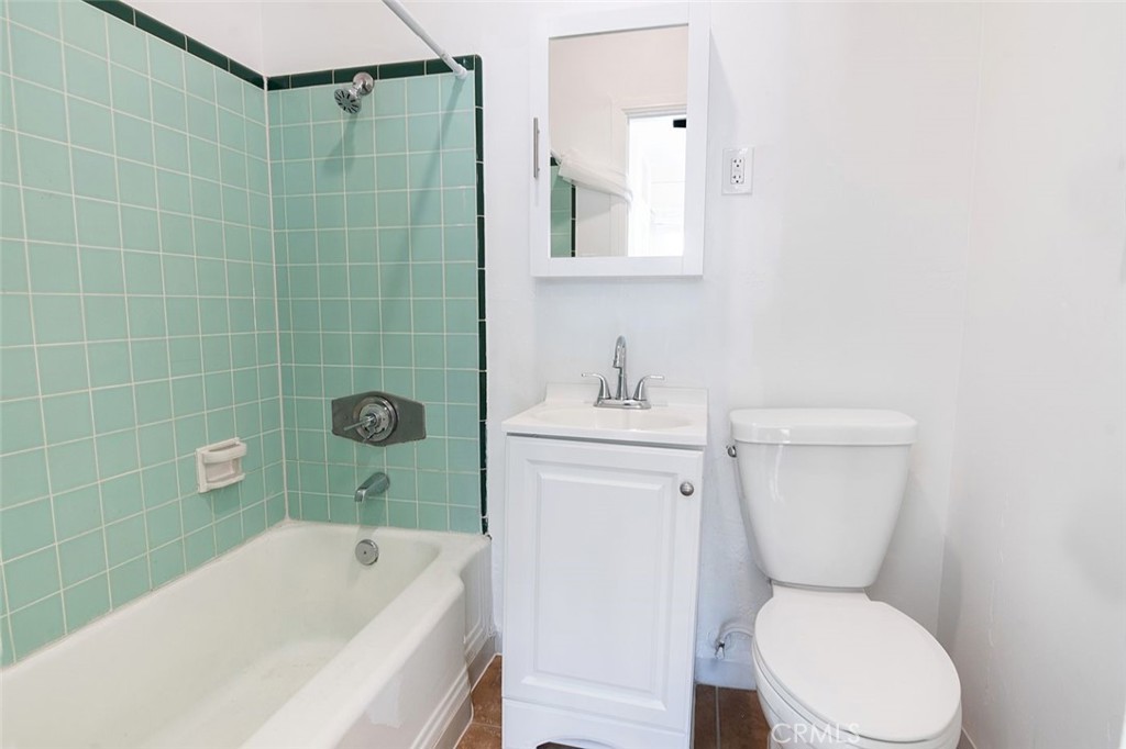 1732 N Wilton Place Property Photo 7