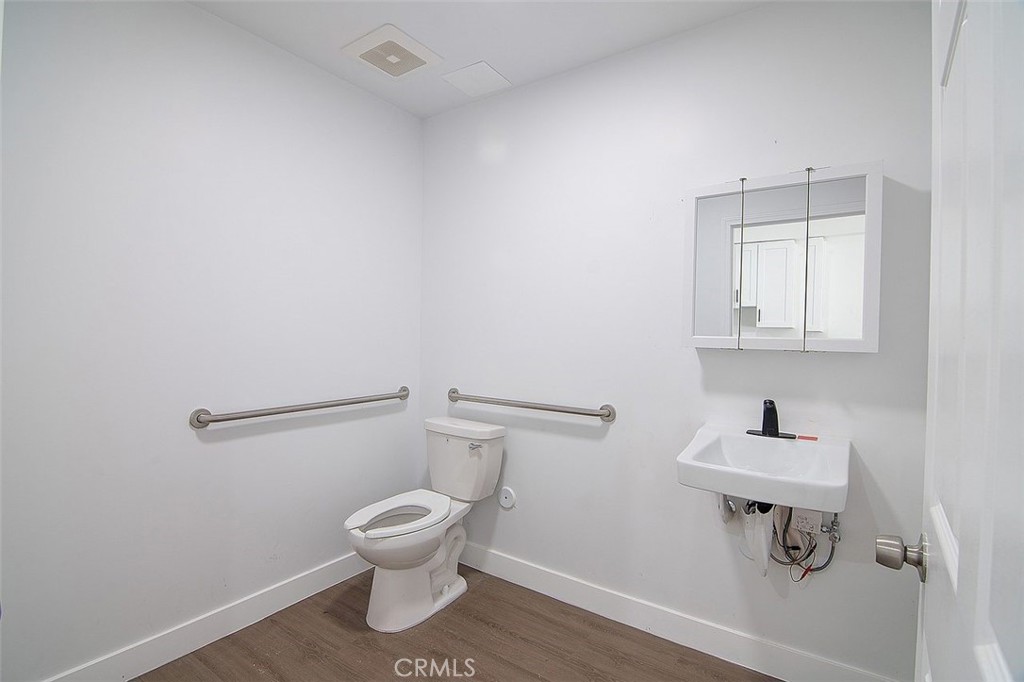 1659 W Florence Avenue Property Photo 9
