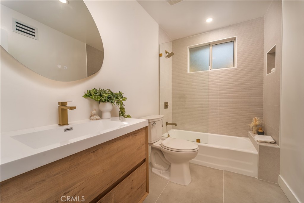 7556 Chaminade Property Photo 25
