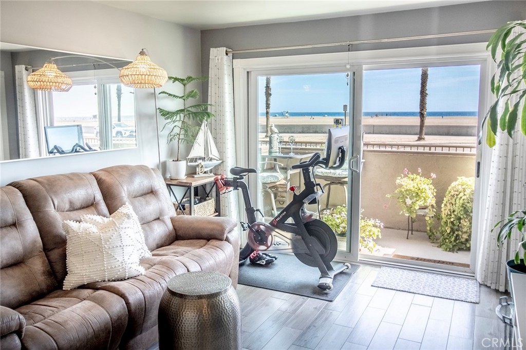275 E Surfside Property Photo 4
