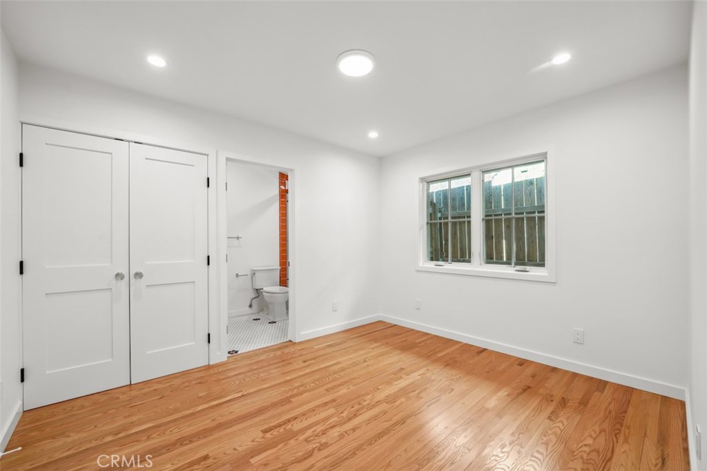 2549 N Beachwood Drive Property Photo 19