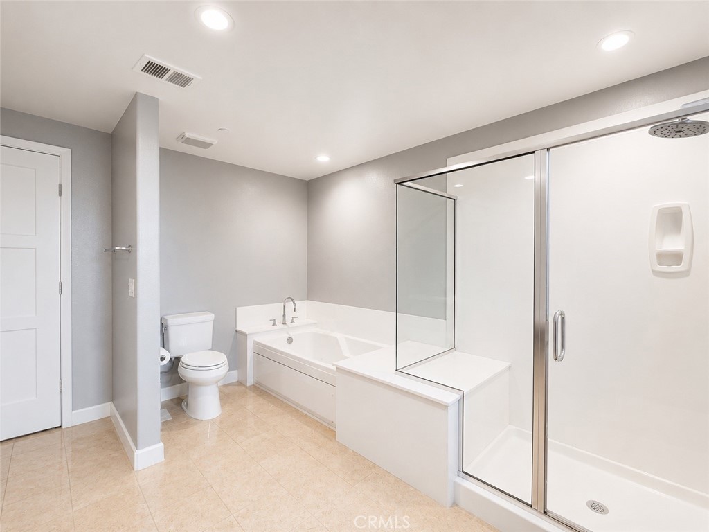 14412 Killion Street 310 Property Photo 16