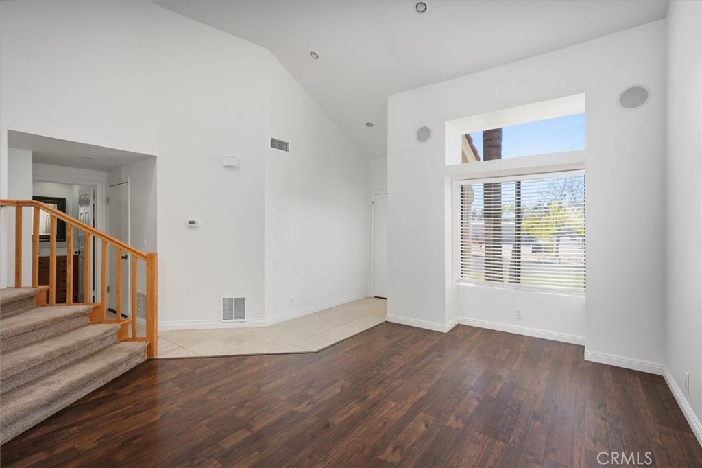 15247 Monroe Avenue Property Photo 6