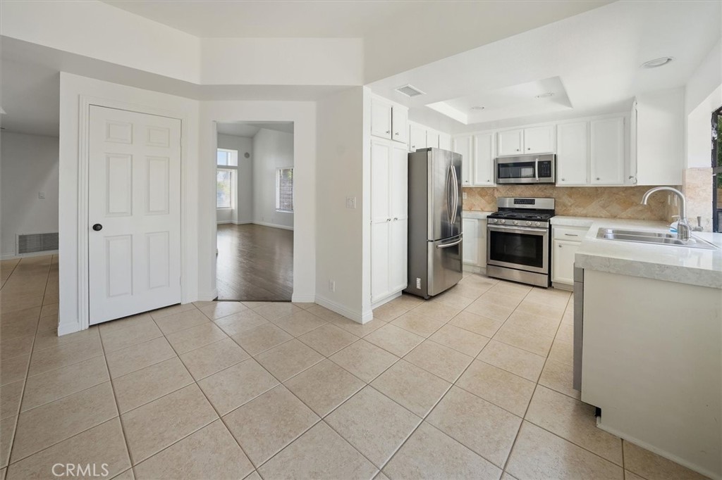 15247 Monroe Avenue Property Photo 10
