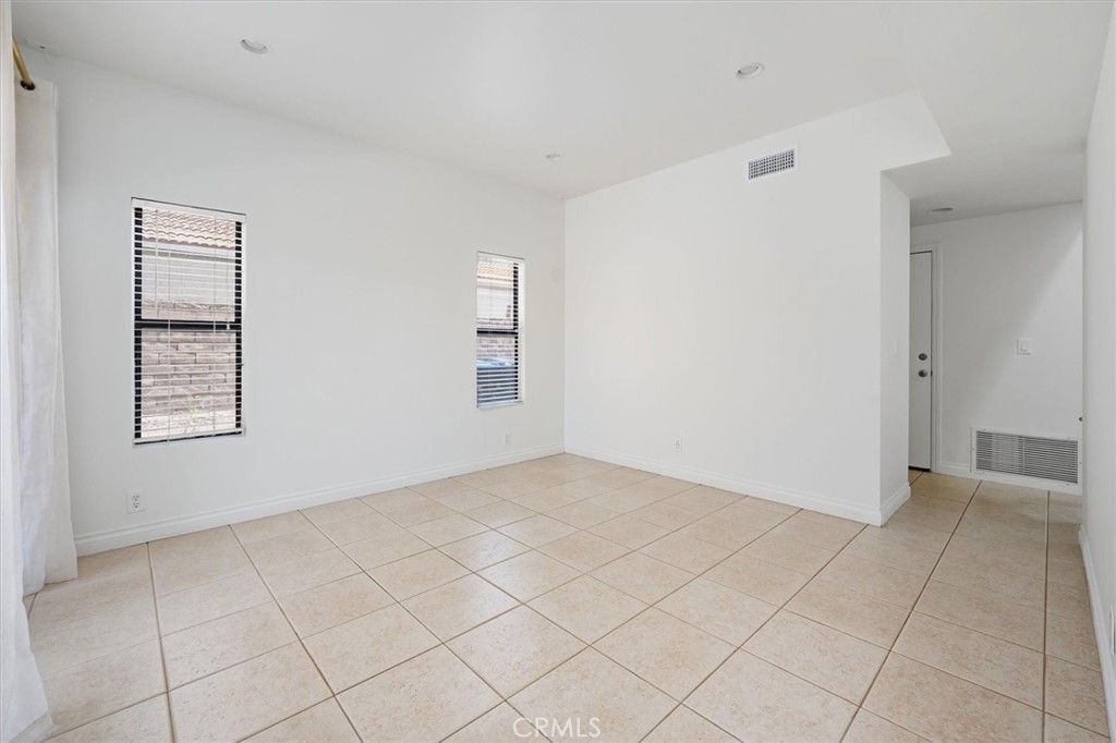 15247 Monroe Avenue Property Photo 13