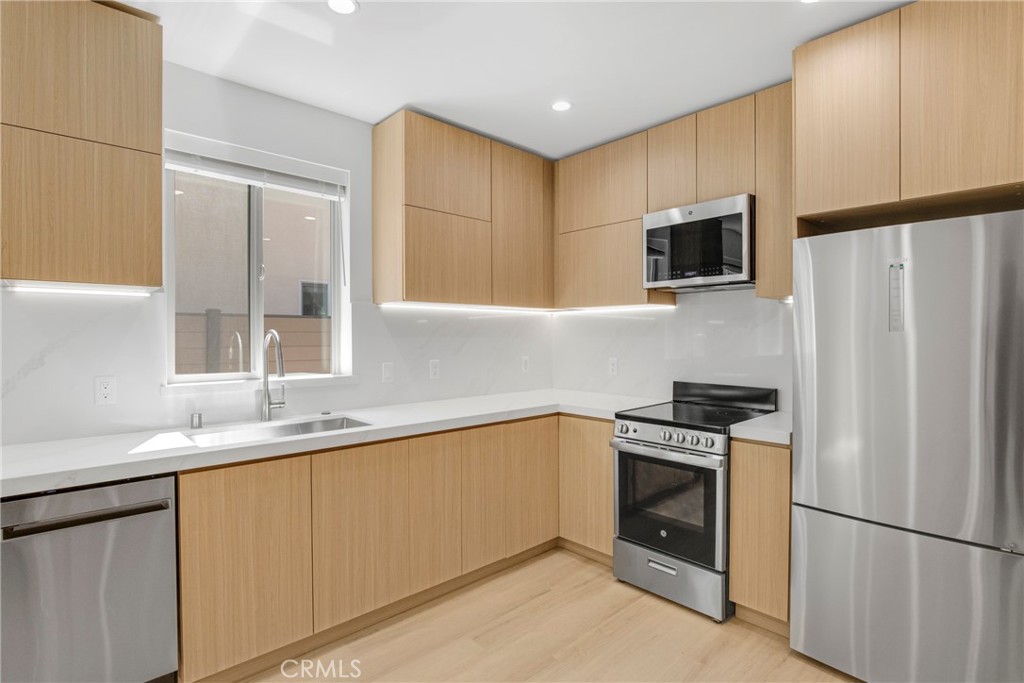 4851 Woodman Avenue Property Photo 4