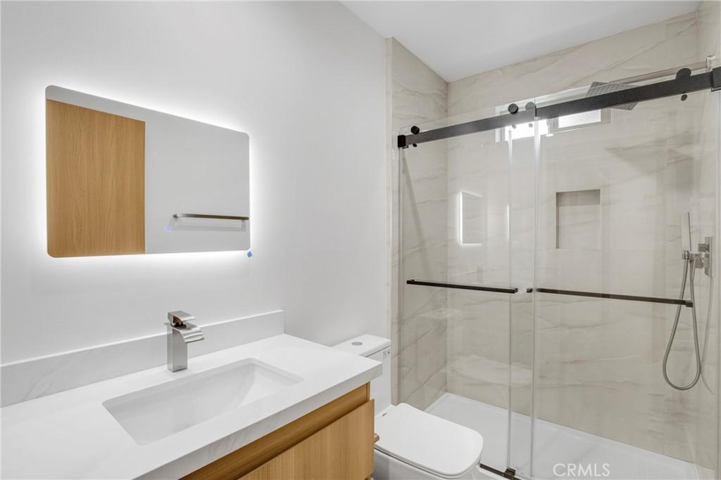 4851 Woodman Avenue Property Photo 7