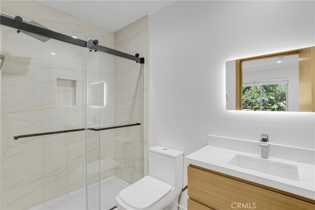 4851 Woodman Avenue Property Photo 9