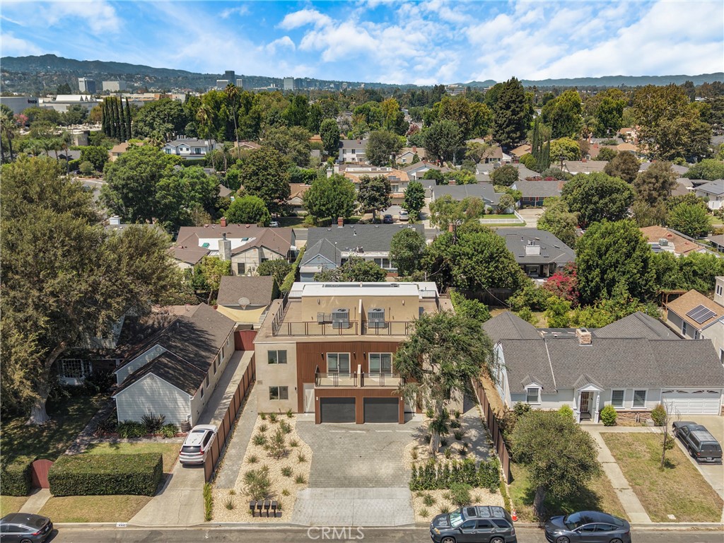 4851 Woodman Avenue Property Photo 13