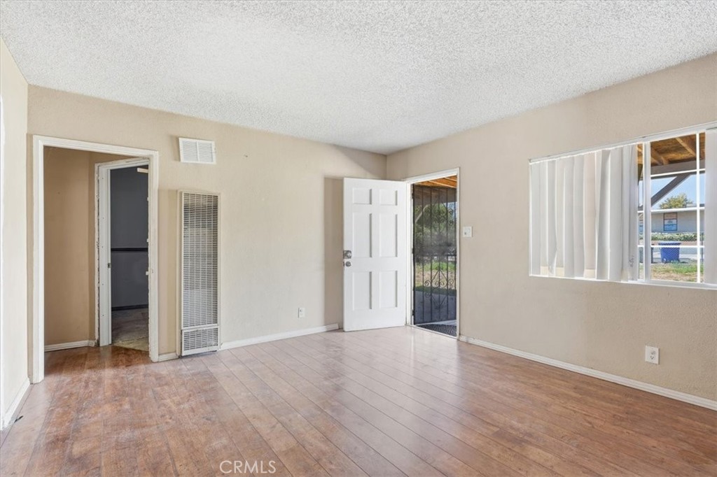 32857 Avenue E Property Photo 6
