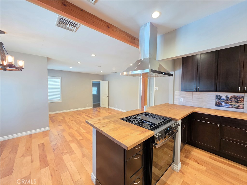 7019 Jamieson Property Photo 5