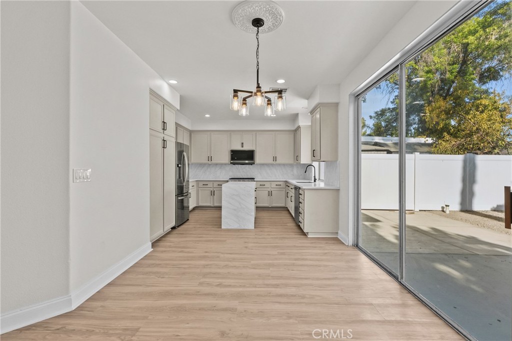 18800 Lull Property Photo 14