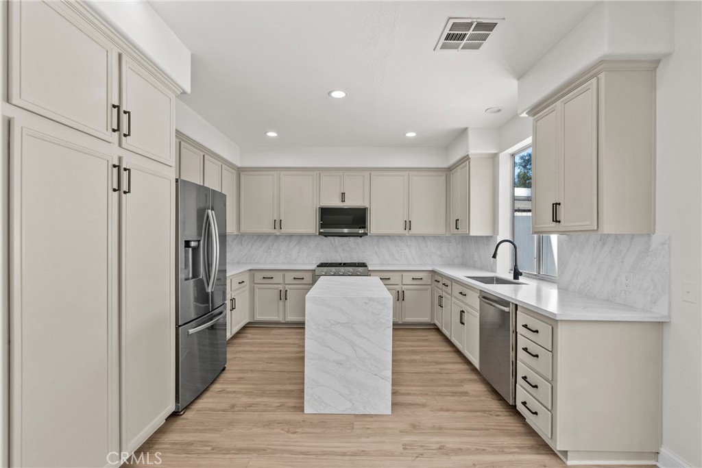 18800 Lull Property Photo 16