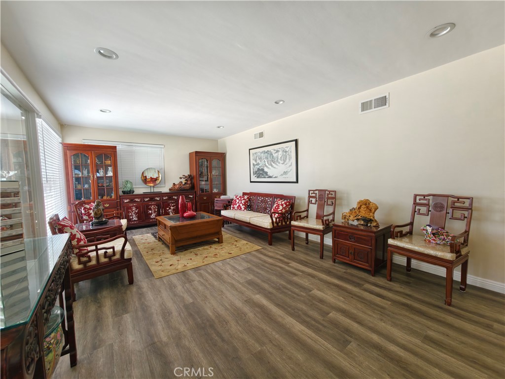 660 S Bradshawe Avenue Property Photo 3