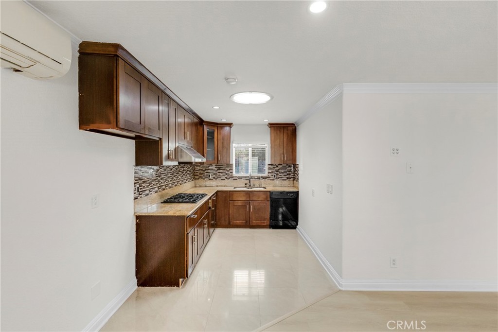 8012 Hesperia Property Photo 7