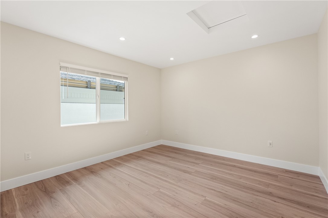 14926 1/2 Kittridge Street Property Photo 6