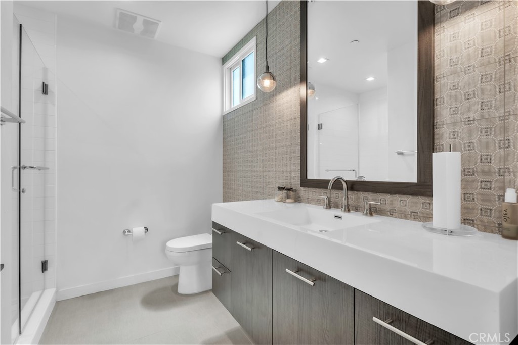 532 W Elk Avenue 1 Property Photo 12