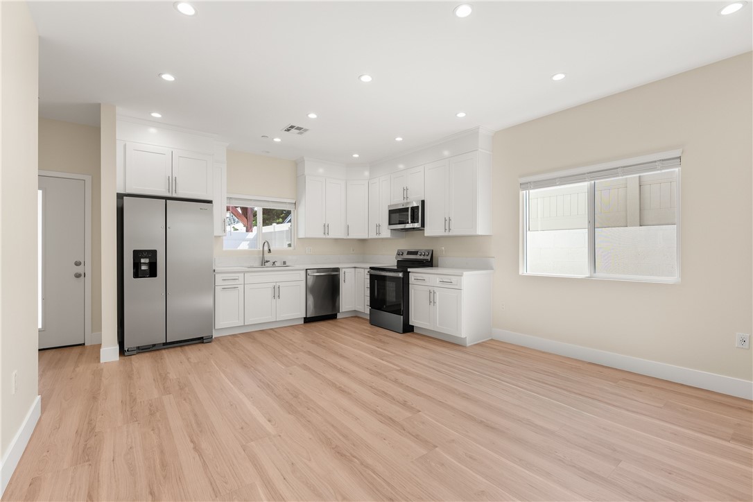 14924 1/2 Kittridge St Property Photo 1