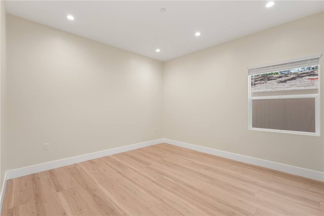 14924 1/2 Kittridge St Property Photo 8