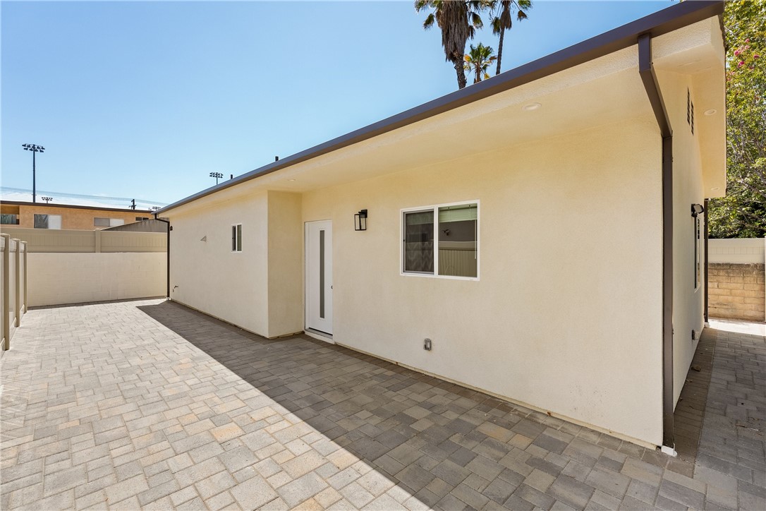 14924 Kittridge St Property Photo 1