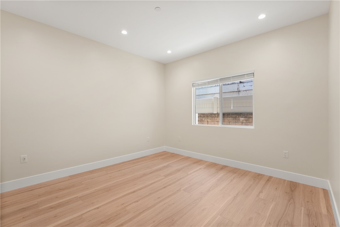 14924 Kittridge St Property Photo 7