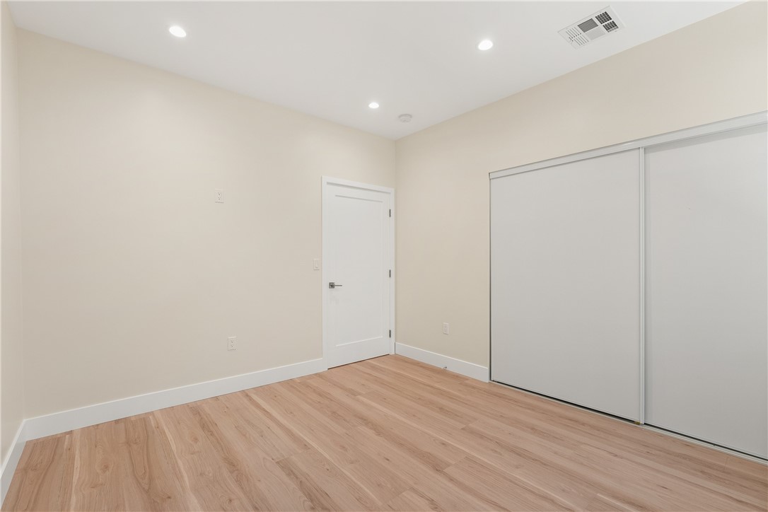14924 Kittridge St Property Photo 10