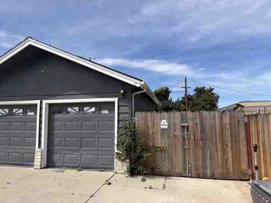 1275 Armstrong Property Photo 2