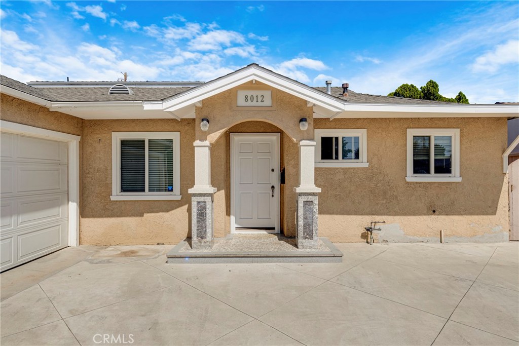 8012 Hesperia Property Photo 4