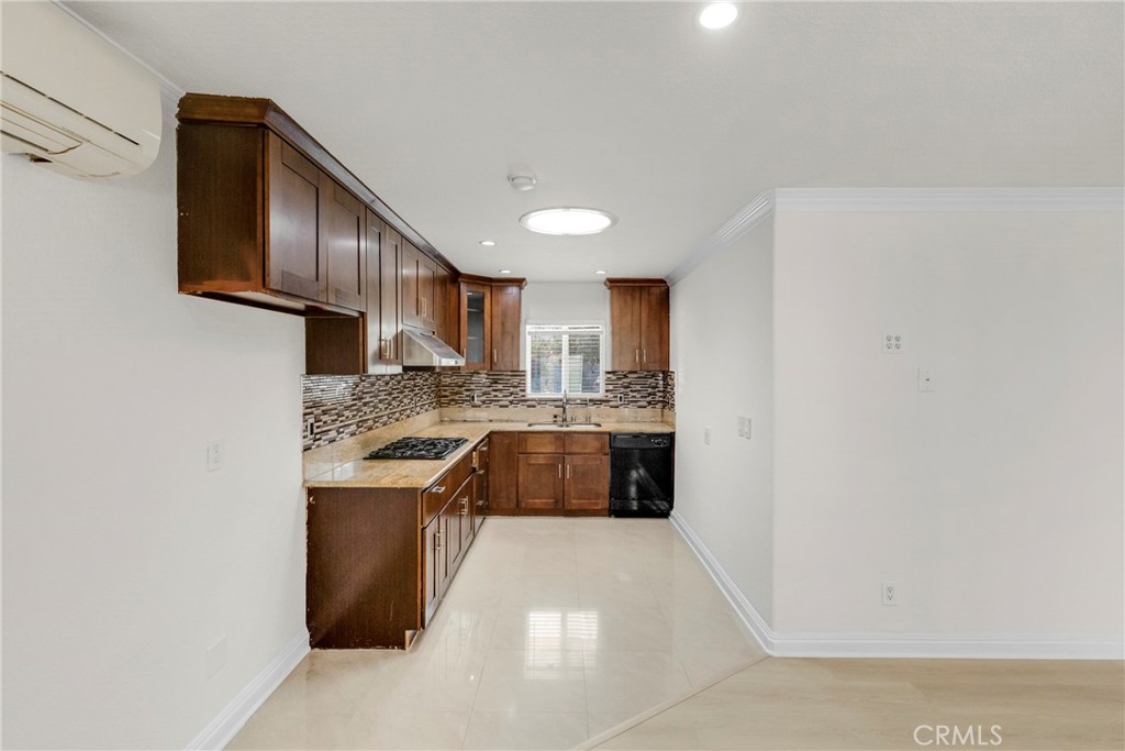 8012 Hesperia Property Photo 8