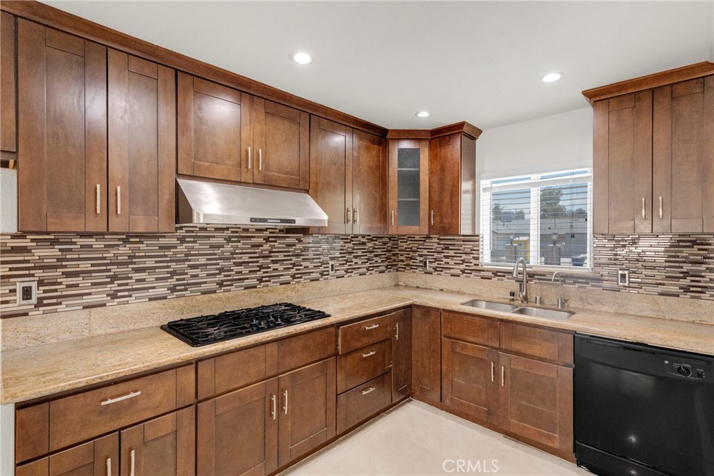 8012 Hesperia Property Photo 9