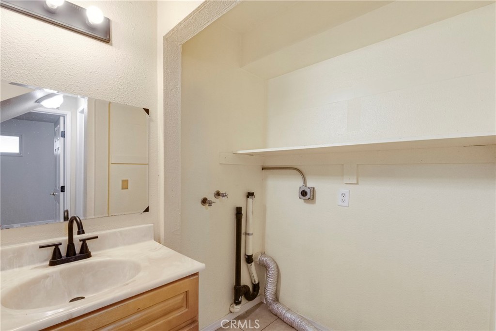 8012 Hesperia Property Photo 28