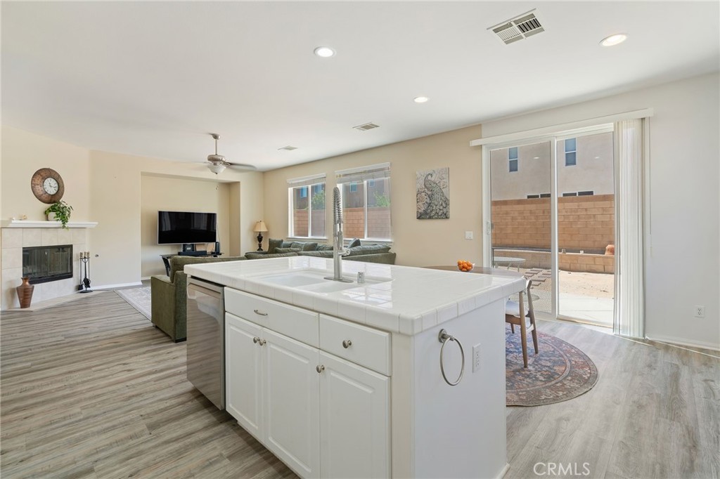 5824 W Avenue K13 Property Photo 6