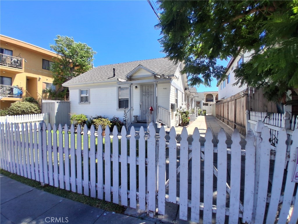 521 W 16th Property Photo 1