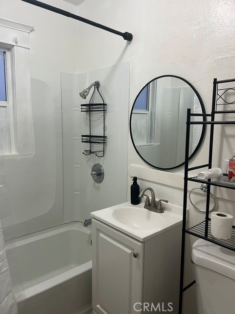521 W 16th Property Photo 11