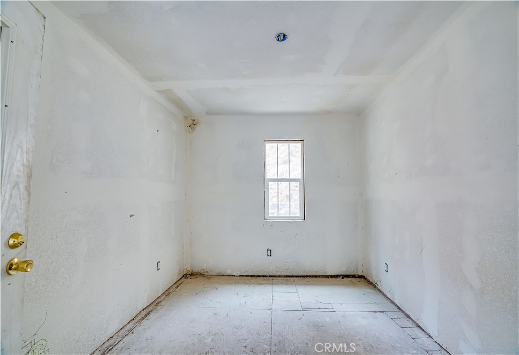 12055 Kagel Canyon Property Photo 9