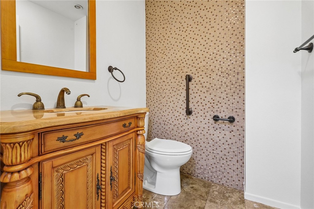 1131 Alta Loma Property Photo 14