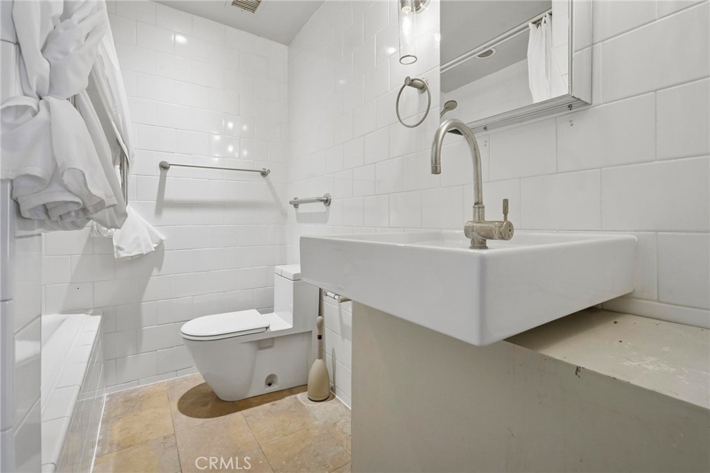 1131 Alta Loma Property Photo 22