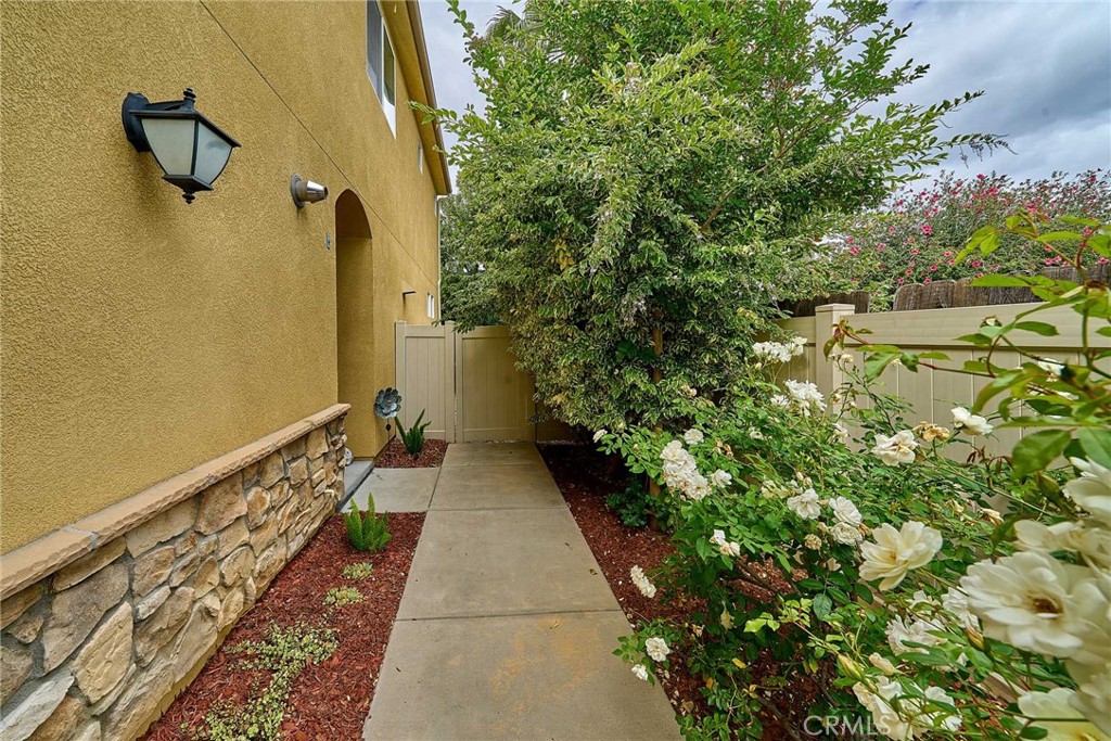 21125 Ingomar Court Property Photo 4