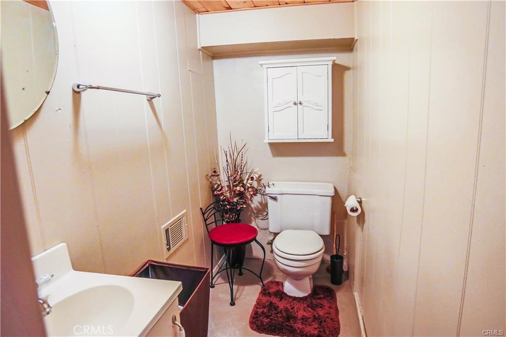 1916 Poplar Property Photo 9