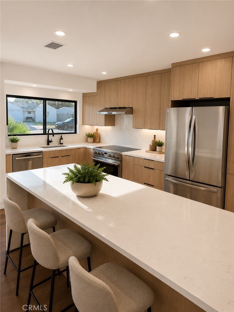 7008 Aura Property Photo 5