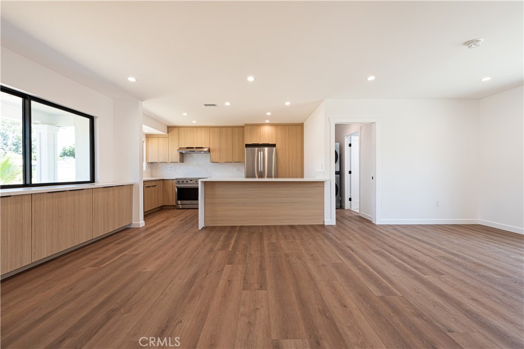 7008 Aura Property Photo 11